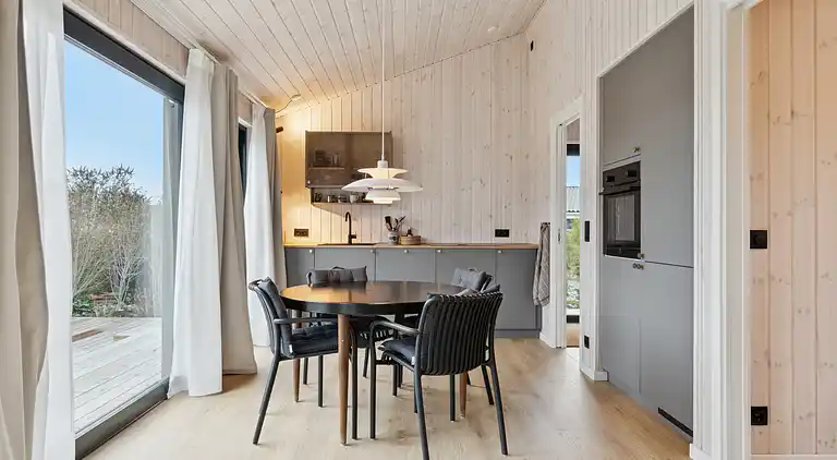 Charmant neu gebautes Ferienhaus 300 m zum Strand