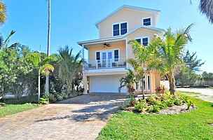 Beautiful Northshore beauty- 5 bed-4ba private pool Great