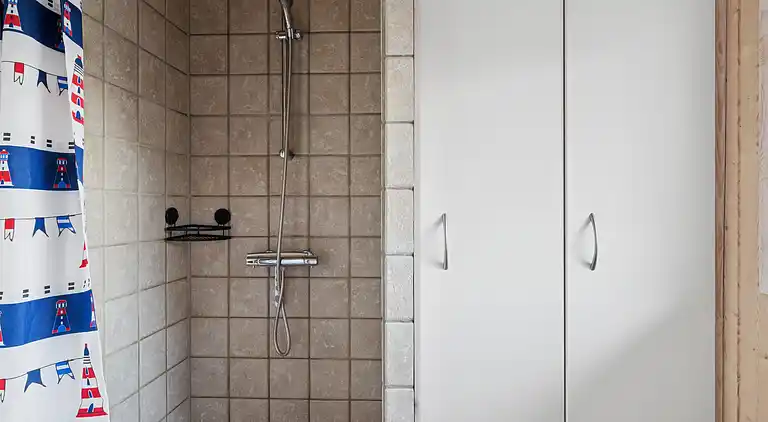 Flot sommerhus fra 2008 med ude spa