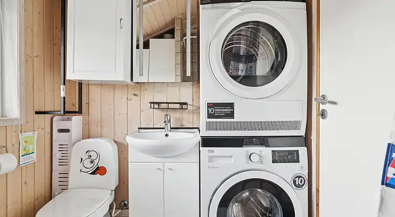 Flot sommerhus fra 2008 med ude spa