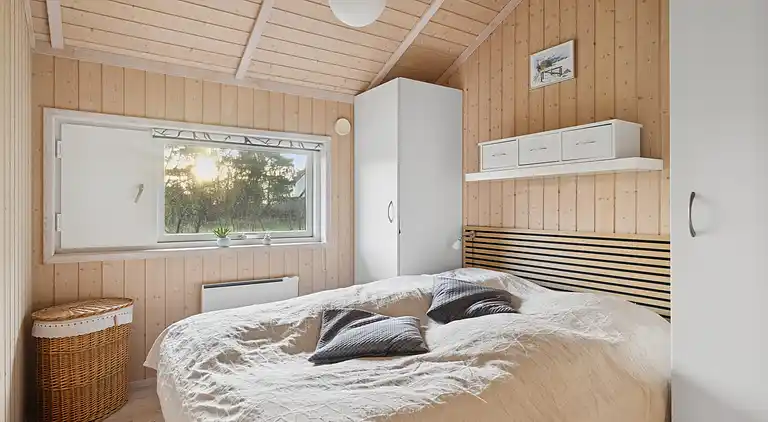 Flot sommerhus fra 2008 med ude spa