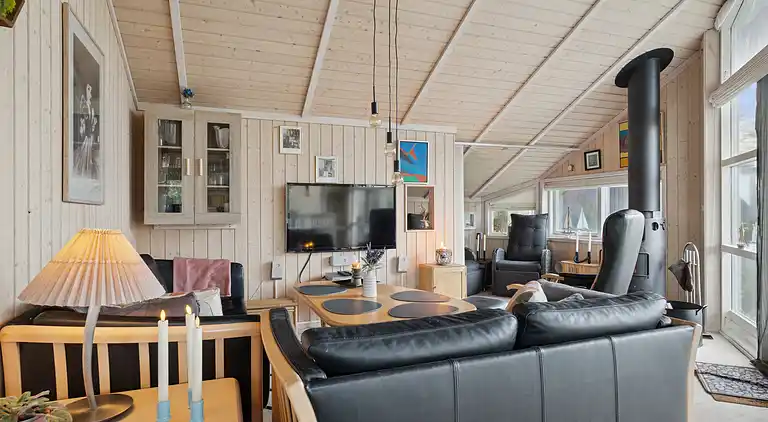 Flot sommerhus fra 2008 med ude spa