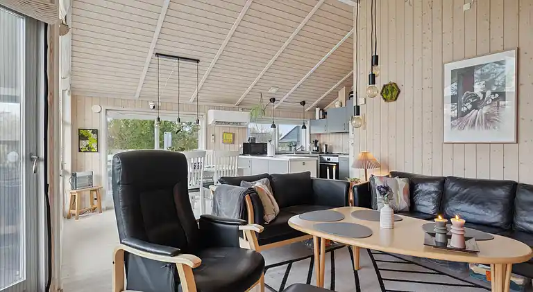 Flot sommerhus fra 2008 med ude spa