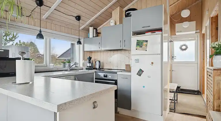 Flot sommerhus fra 2008 med ude spa