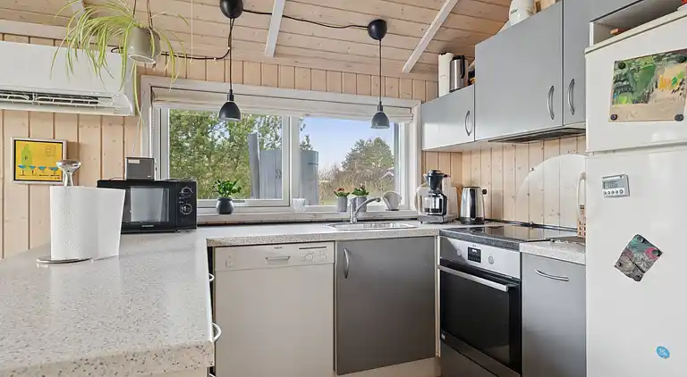 Flot sommerhus fra 2008 med ude spa