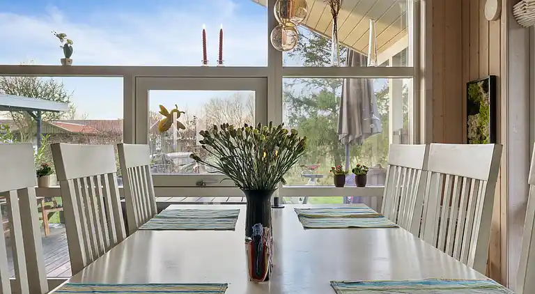 Flot sommerhus fra 2008 med ude spa