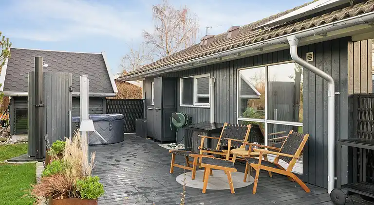 Flot sommerhus fra 2008 med ude spa