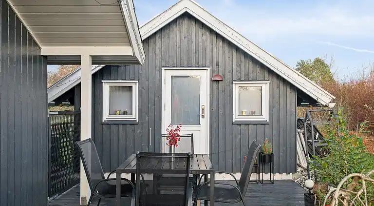 Flot sommerhus fra 2008 med ude spa