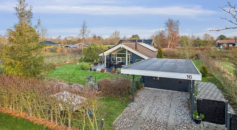 Flot sommerhus fra 2008 med ude spa