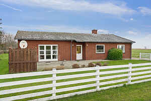 Feriehus på stort tomt med vakker utsikt 