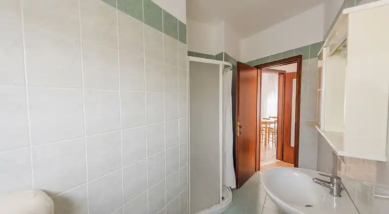 Bright flat close to Bibione promenade