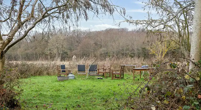 Idyllischer Hof von 1857 in Langelands Natur
