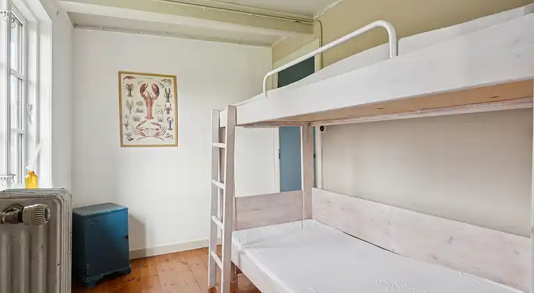 Idyllischer Hof von 1857 in Langelands Natur