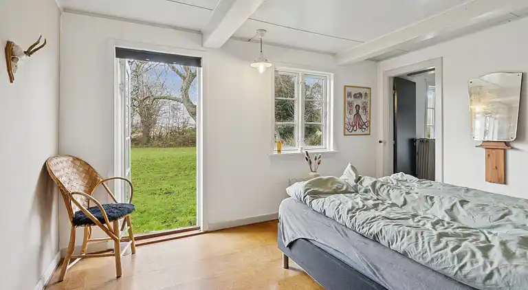 Idyllischer Hof von 1857 in Langelands Natur