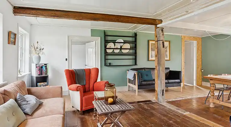 Idyllischer Hof von 1857 in Langelands Natur