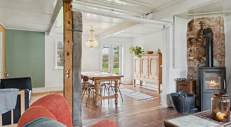 Idyllischer Hof von 1857 in Langelands Natur