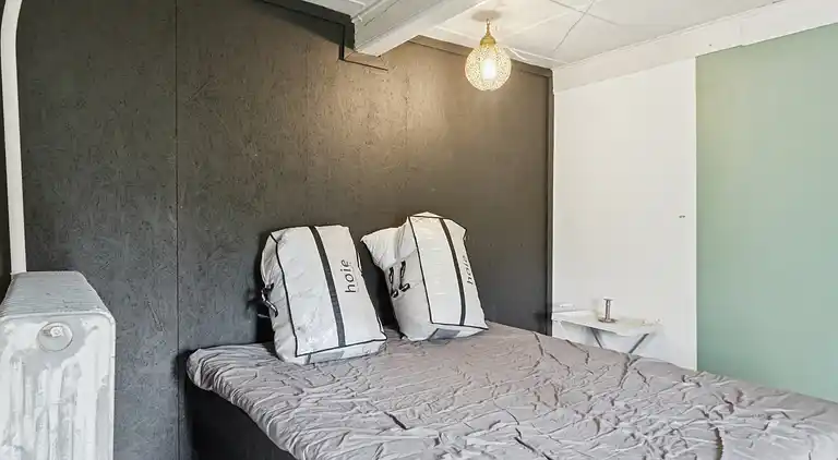 Idyllischer Hof von 1857 in Langelands Natur