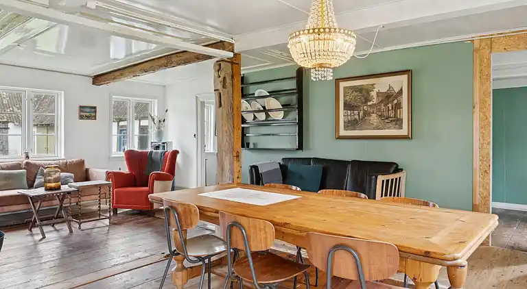 Idyllischer Hof von 1857 in Langelands Natur