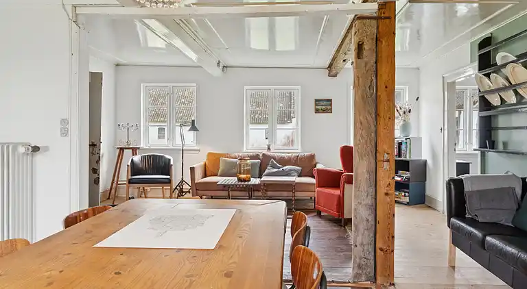 Idyllischer Hof von 1857 in Langelands Natur