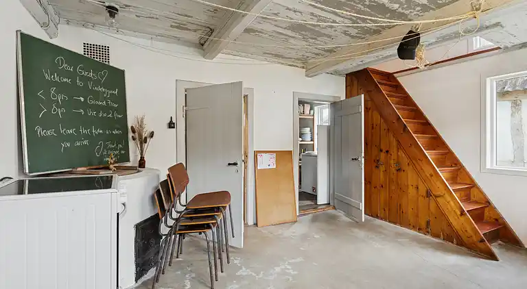 Idyllischer Hof von 1857 in Langelands Natur