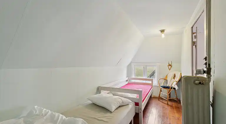 Idyllischer Hof von 1857 in Langelands Natur