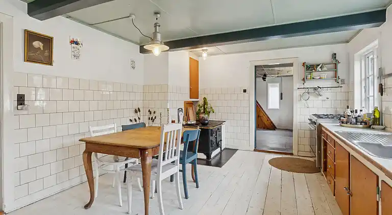 Idyllischer Hof von 1857 in Langelands Natur