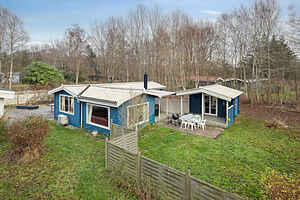 Hyggeligt sommerhus tæt på vandet