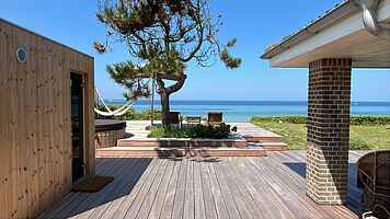 Praktfull villa med utsikt og egen sandstrand