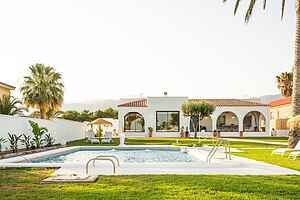 Luxurious 5 Bedroom Beachfront Villa in Roquetas de Mar