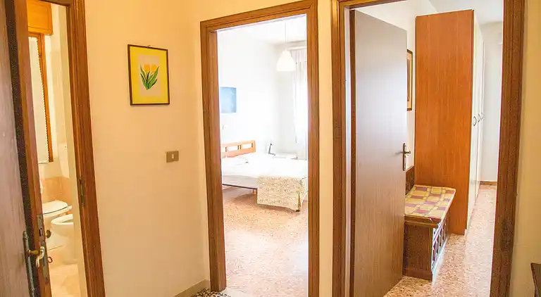 Downtown flat 250mt from the beach