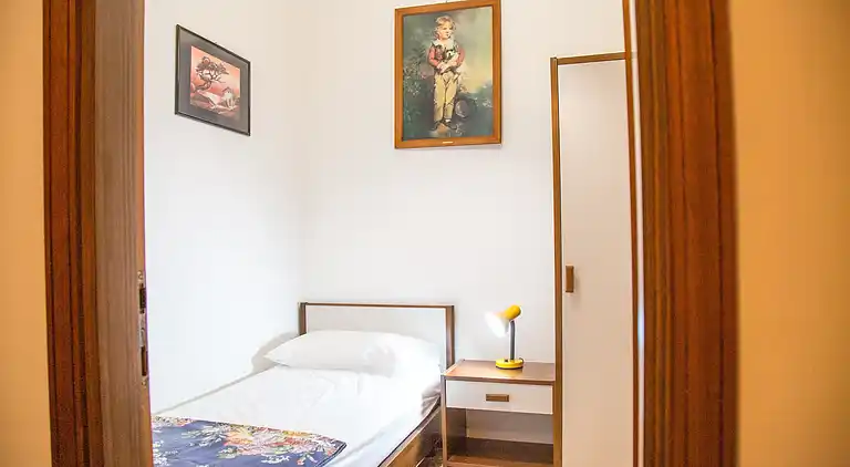 Downtown flat 250mt from the beach