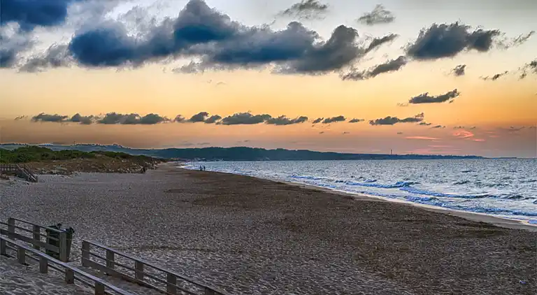 Gemütliche, flache Schritte von den Stränden von Porto
