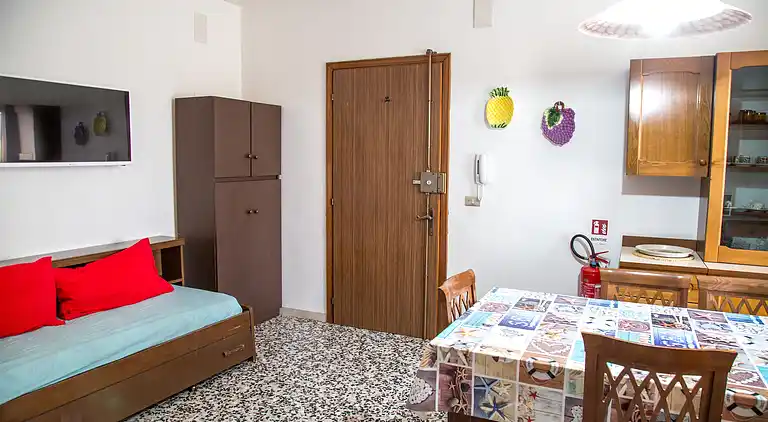 Downtown flat 250mt from the beach