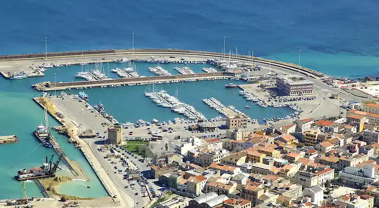 Gemütliche, flache Schritte von den Stränden von Porto