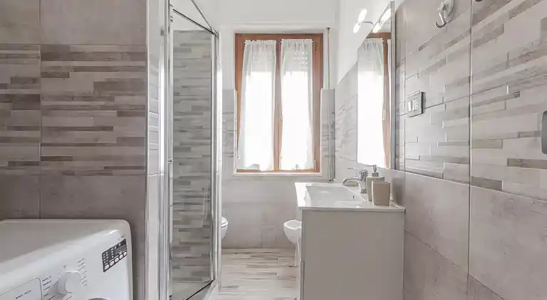 Gemütliche, flache Schritte von den Stränden von Porto