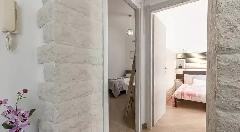 Gemütliche, flache Schritte von den Stränden von Porto