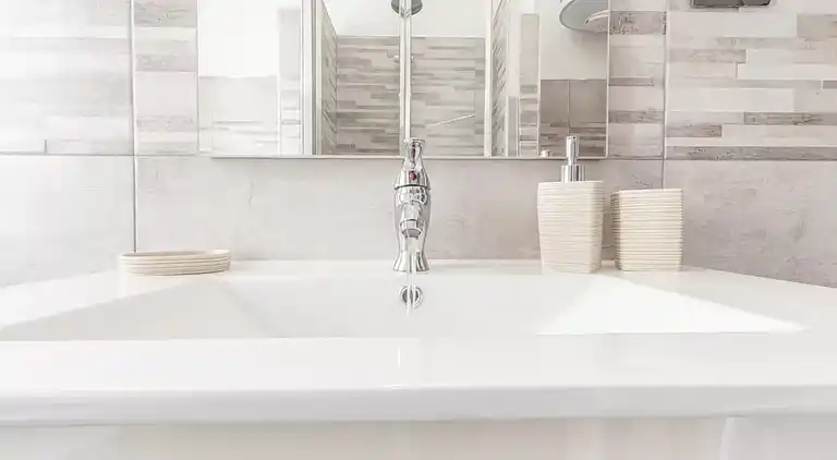 Gemütliche, flache Schritte von den Stränden von Porto