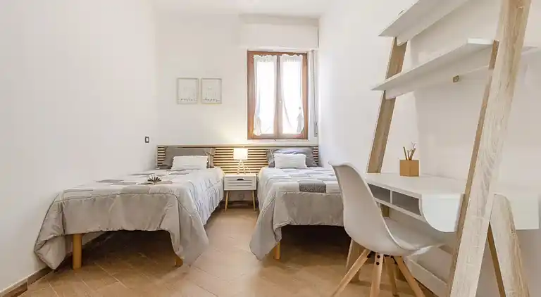 Gemütliche, flache Schritte von den Stränden von Porto