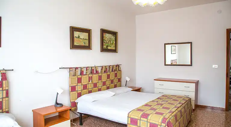 Downtown flat 250mt from the beach