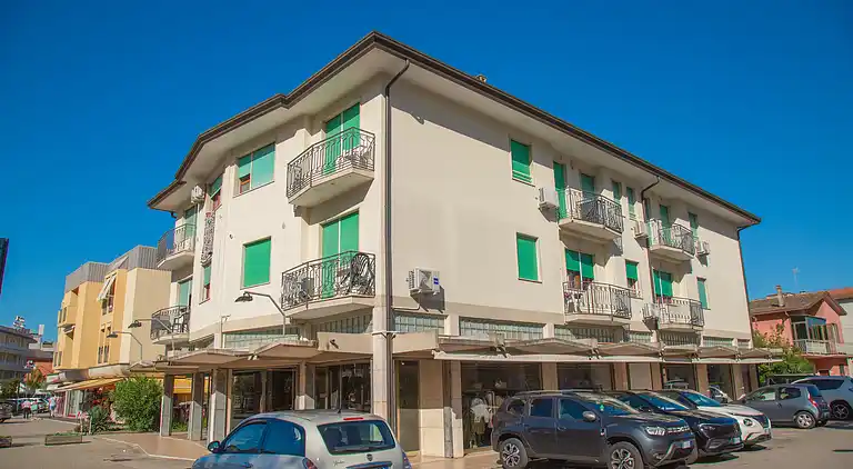 Downtown flat 250mt from the beach