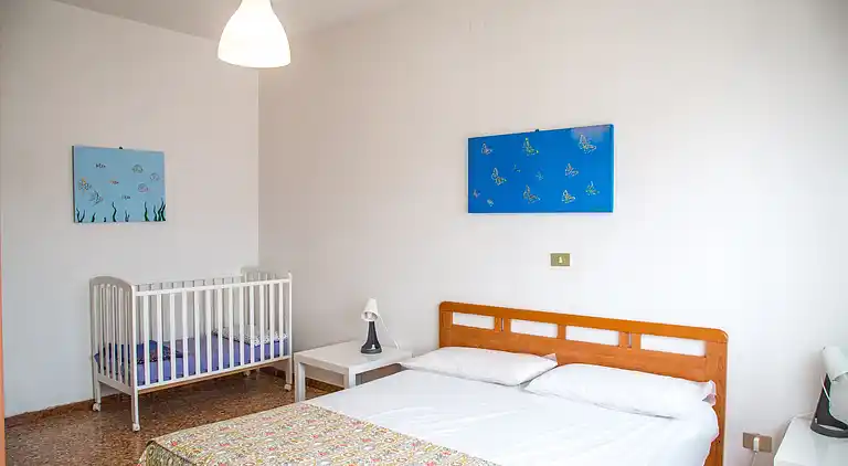 Downtown flat 250mt from the beach