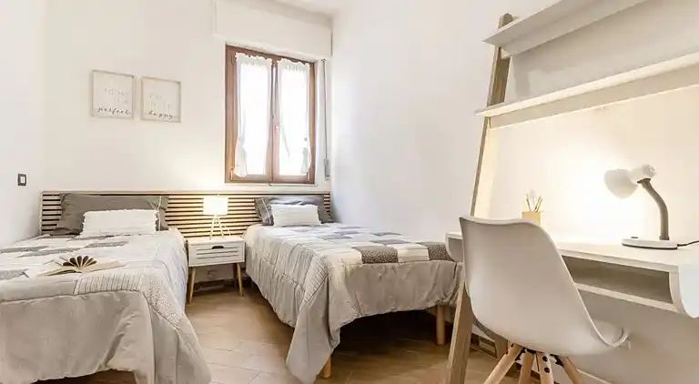 Gemütliche, flache Schritte von den Stränden von Porto