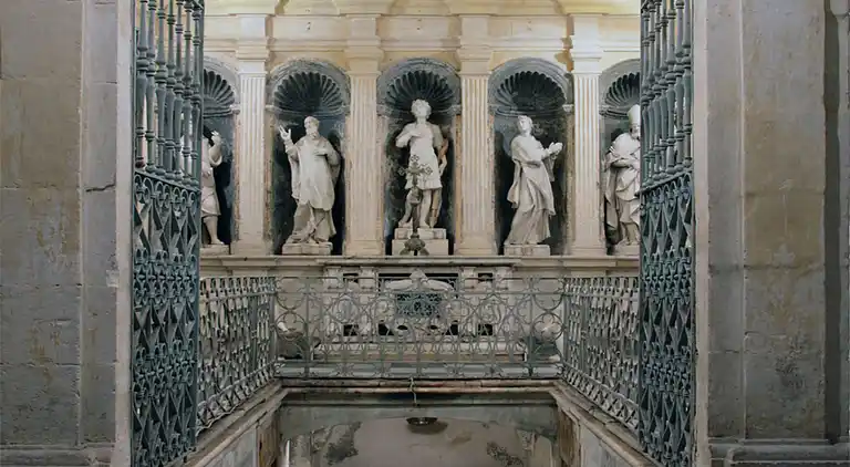 Gemütliche, flache Schritte von den Stränden von Porto