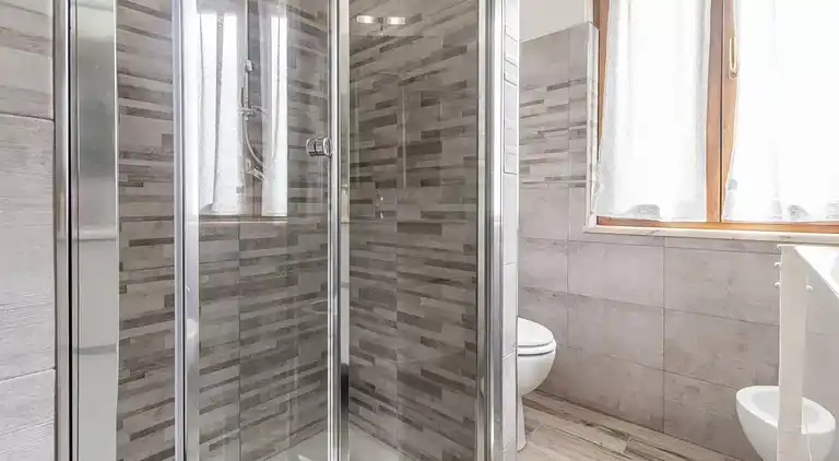 Gemütliche, flache Schritte von den Stränden von Porto