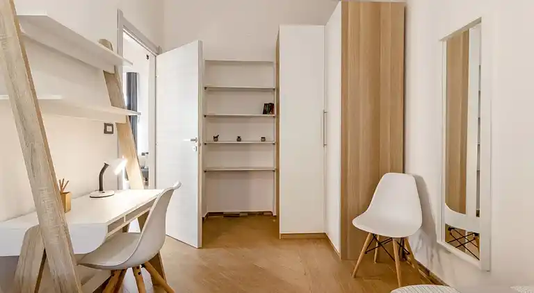 Gemütliche, flache Schritte von den Stränden von Porto