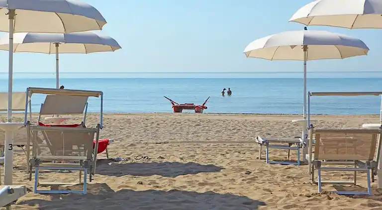 Two triple bedroom flat near the beach in Eraclea