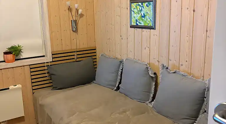 Flot sommerhus fra 2008 med ude spa