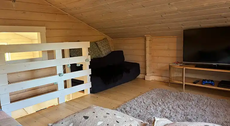 Moderne sommerhus med vildmarksbad og nær vandet