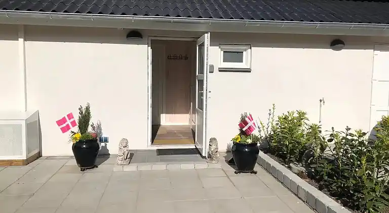 800m til strand,  strøm og vand inkl. 