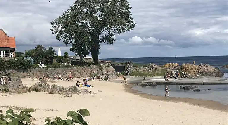 Charmerende sommerhus med udsigt til Østersøen